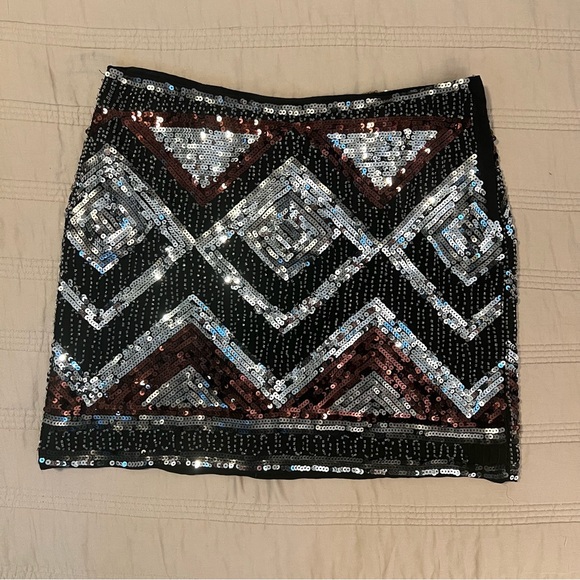 H&M Dresses & Skirts - H&M Sequin Embellished Black and Silver Skirt